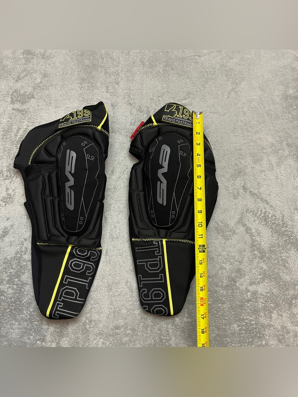 EVS TP199 Knee Guards Adult Small Black Yellow Motocross MX ATV Dirt Bike - Picture 2 of 10
